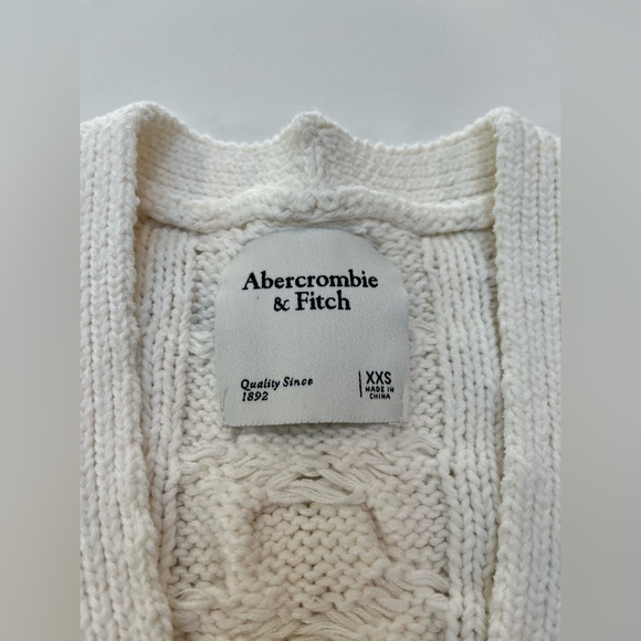 NWOT never worn abercrombie cropped cardigan sweater beige w pearl buttons XXS - Picture 6 of 9